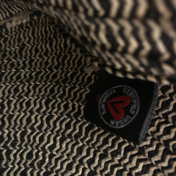 Certified vegan round woven straw tote - Picture 7 of 12